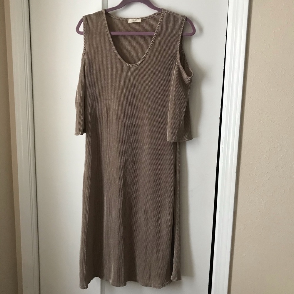 Women’s pleaded dress